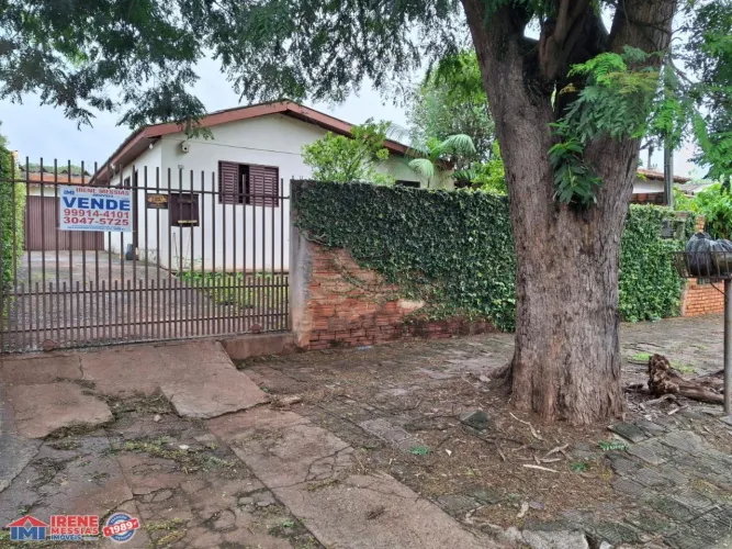 Casa a venda no bairro Conjunto Residencial Ney Braga - Maringá/PR