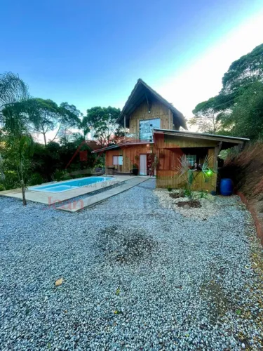 BELÍSSIMO SÍTIO PRÓXIMO AO PORTAL DA PEDRAS NO INTERIOR DE CAMBORIÚ
