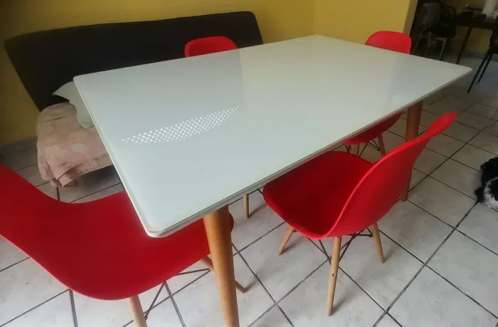 Mesa tampo de vidro e mdf laca dallas com 4 cadeiras s