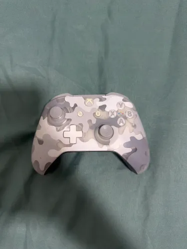 Controle de Xbox edição especial camuflado cinza