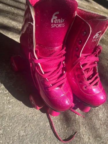 Patins rosa brilhante semi-novo de ótimo custo benefício 35-38