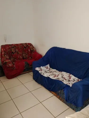 Estou fazendo doação de 1 jogo de sofá 2 e 3 lugares