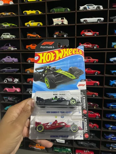 Carrinhos hot wheels