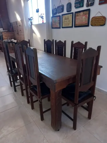 Mesa de Jantar em Madeira Maciça 2,00 x 0,90 m com 8 Cadeiras - Excelente oportunidade!