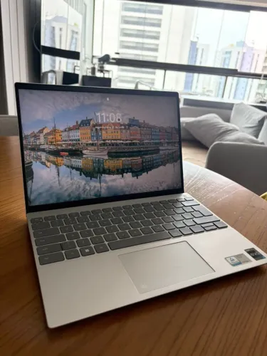 Dell Inspiron 13 5320 Ultra-fino (Core i5-1240P, SSD 256GB, Leitor Digital) Estado de novo