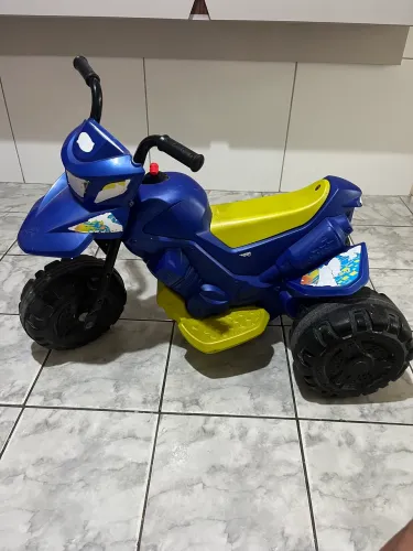 Moto elétrica infatil