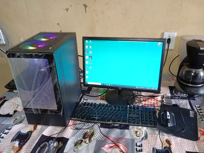 Vendo um computador game semi novo 