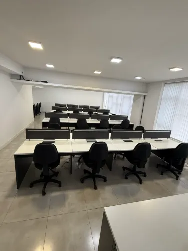 Cadeira de Escritório Executiva Premium com Regulagem Altura e Encosto| Excelente Estado
