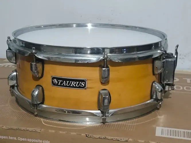 Caixa de bateria Taurus 13 polegadas caixa em madeira peles remo usada