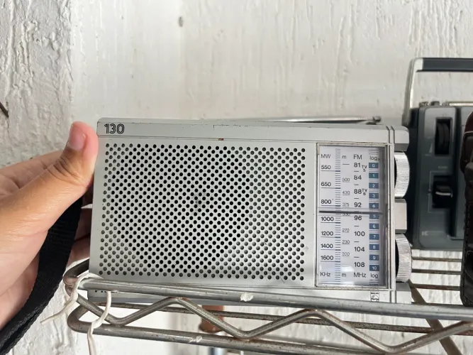 Rádio Antigo Philips 130 AM/FM Vintage Retrô