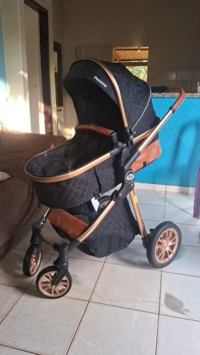 Carrinho de bebê ele é novo foi usado poucas vezes estou vendendo 800