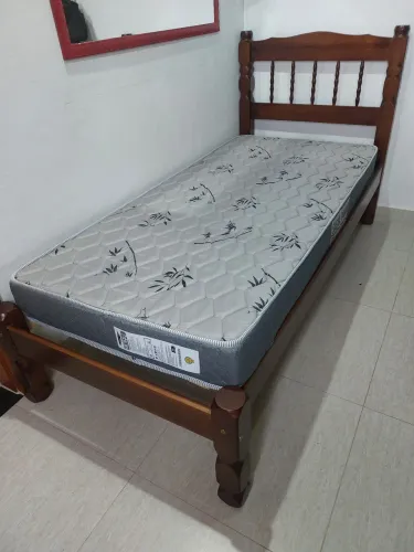 Cama e Colchão de Solteiro