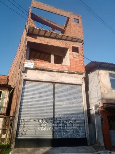 Alugo um galpão prédio novo construído da pra fazer vários tipos de comércio.