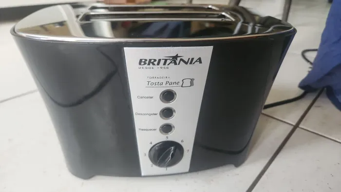 Torradeira Britânia Tosta Pane 800W Preto