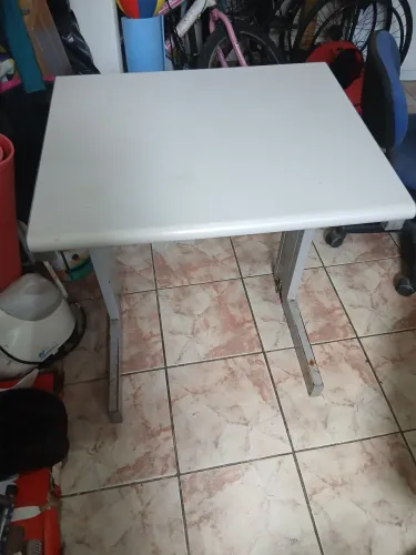 Escrivaninha para estudante
