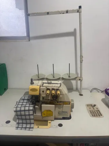 Vendo máquina de costura overloque industrial