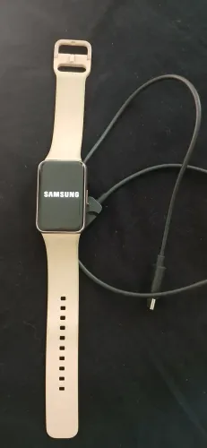 Vendo Relógio Samsung Galaxy Fit3 rosa claro semi novo
