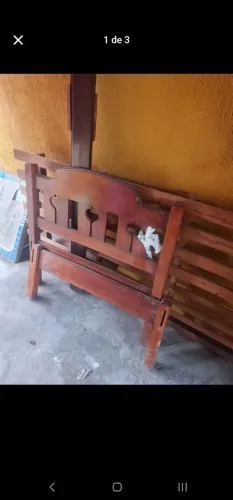 Cama solteiro de madeira