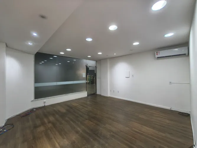 Sala Comercial Térrea no Centro de Florianópolis, 62 m² com Mezanino