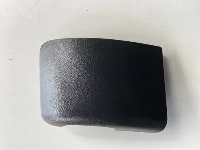 Tampa Parafuso Banco Traseiro Esquerdo Kicks 1.6 2021 2022 Preto