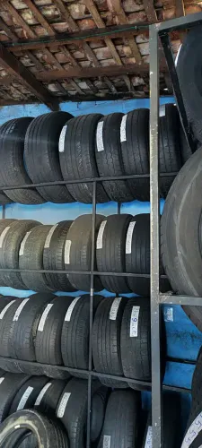 Pneus usados variados pra vender no preço ja montados com pitos novos