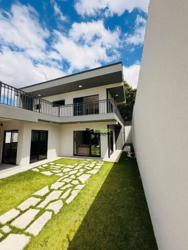 Casa Alto Padrão com Piscina e Suíte Master no Condomínio Serras de Atibaia II  234m², 3 D