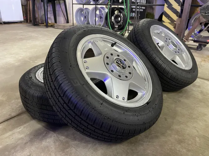 Rodas aro 14 VW SUMMER ORIGINAL COM PNEU ZERO !