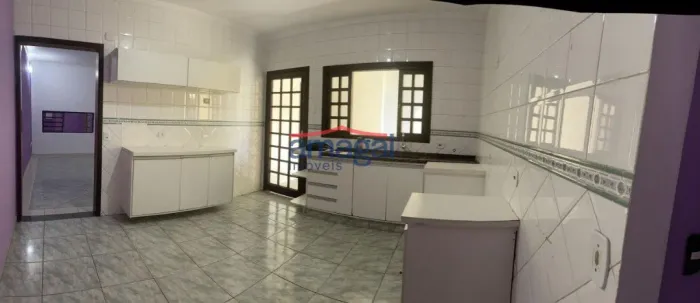 Sobrado de 3 quartos para alugar no Jardim Santa Maria em Jacareí SP