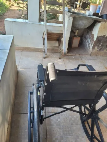 Cadeira de rodas Semi Nova