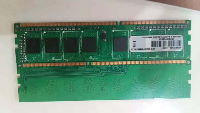 Memória RAM 4GB DDR3 1600MHZ (PC3?12800) funcionando(2 unidades)
