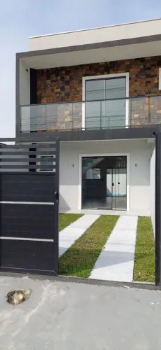 Sobrado em Matinhos com 3 quartos e piscina exclusiva