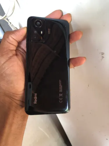 Note 12s de 256 giga apenas tela trincada porém funcionando tudo perfeitamente 