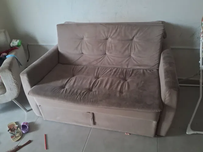Sofá cama na cor bege