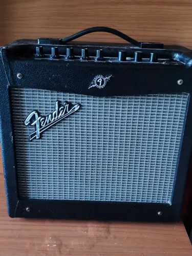 Fender mustang 2