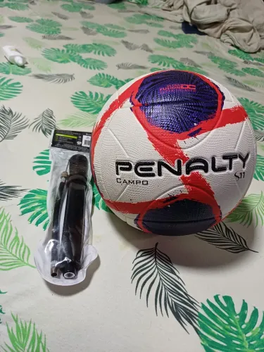 Bola penalty e bomba de encher.