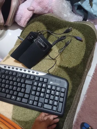 Teclado e caixa de som para pc 30reais os 2