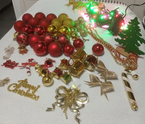 Lote de bolas de Natal mais pisca pisca