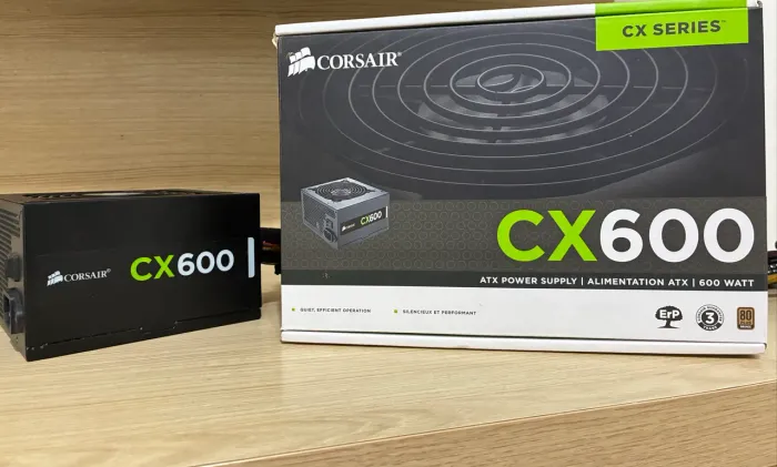 Fonte Corsair CX600 V2 em excelente estado de conservação