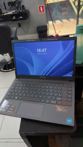 Positivo Vision C14, com Intel Celeron, 4 GB de RAM, 128 GB eMMC, tela de 14,1" e HDMI