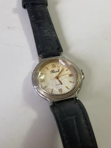 Relógio Pearl de couro - precisa de conserto
