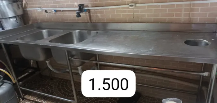 Pia e mesa de inox para restaurante