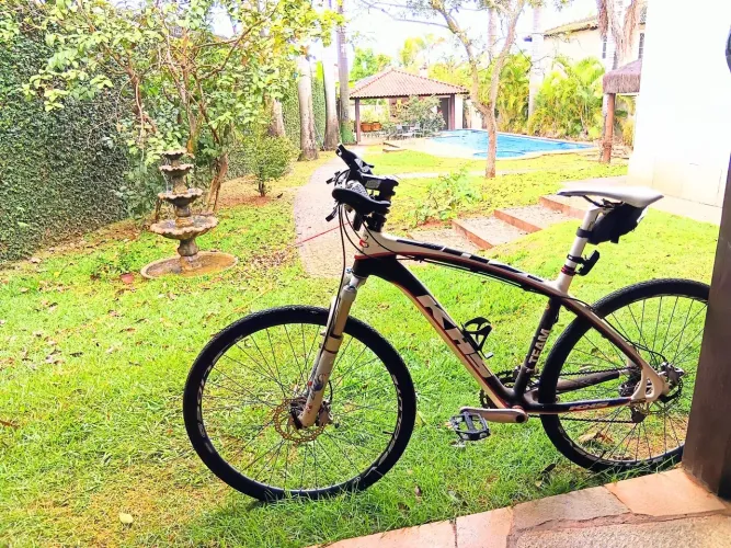 Bike full carbono aro 700,.hibrida