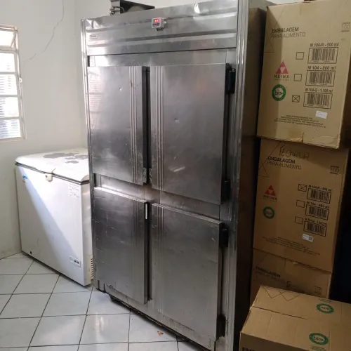 Vendo geladeira inox 4 portas 220v