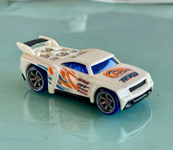 BASSLINE TEKU HOTWHEELS ACCELERACERS 2005