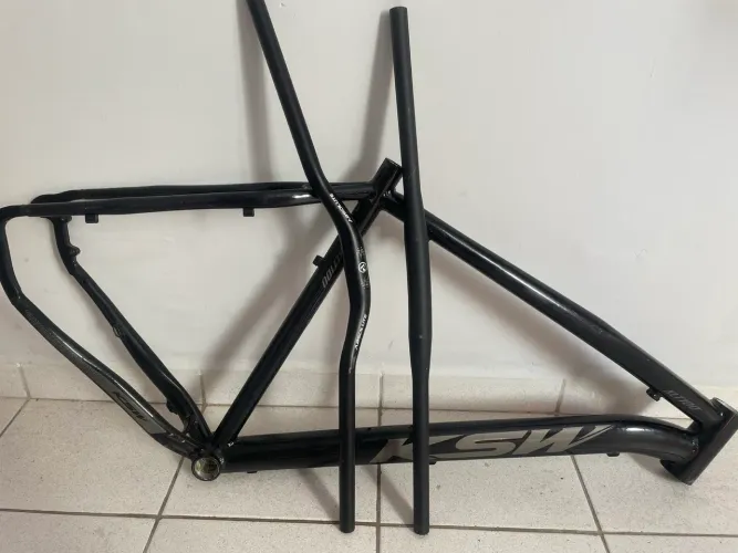 Quadro KSW XLT 100 Aro 29 Tam. 21 + 2 Guidões | Excelente Estado
