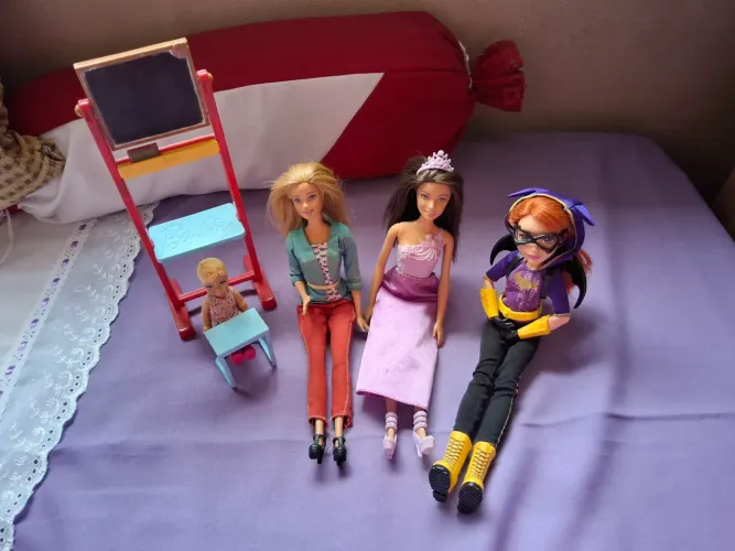 Bonecas Barbie princesa e Batgirl DC Super Hero Girls