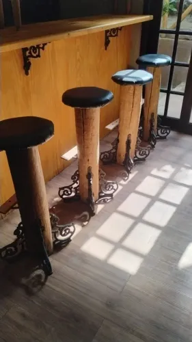 6 Banquetas feitas a mão rústicas