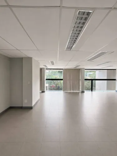 Garibaldi Prime | Loja Duplex Frente Rua à Venda para Elevar Seu Negócio