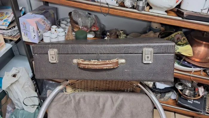 Maleta antiga medidas 50x40x15 uso ou decoração 