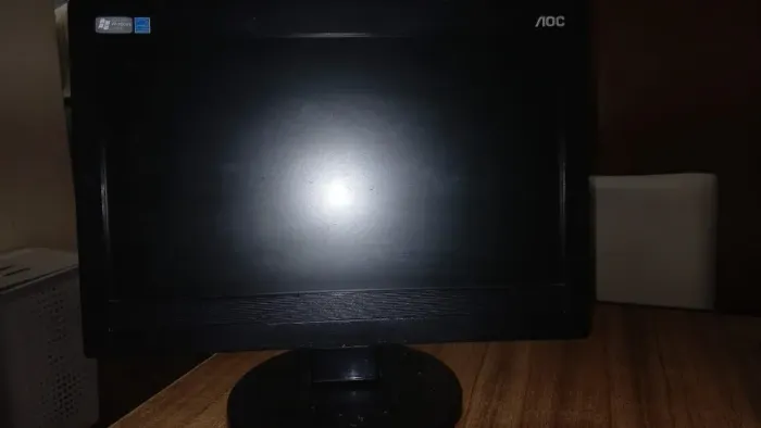 Monitor AOC 15" LCD 519SW + cabos - R$120